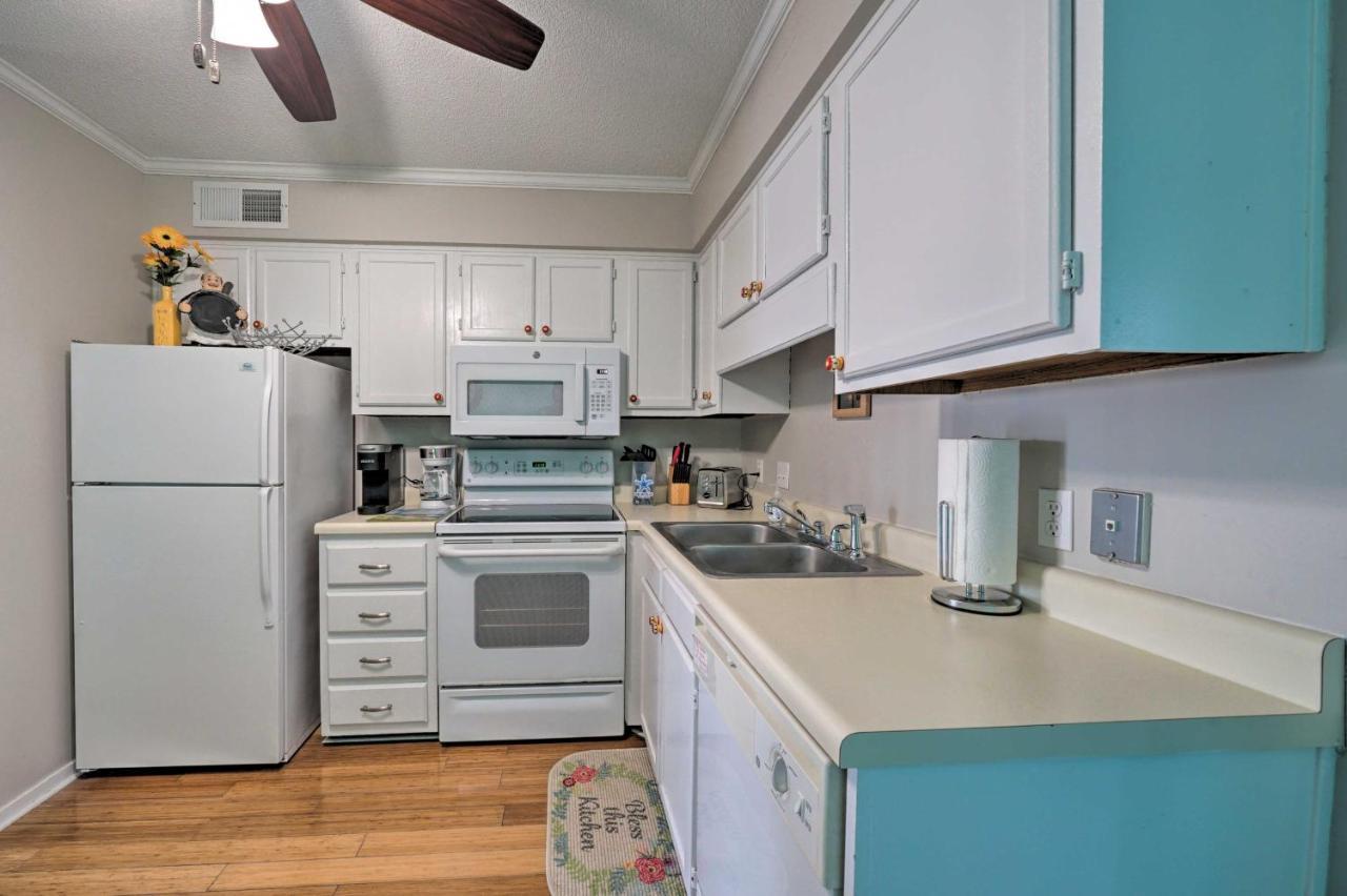 Condo With Balcony And Pool Walk To 2 Beach Accesses! 캐롤라이나비치 외부 사진