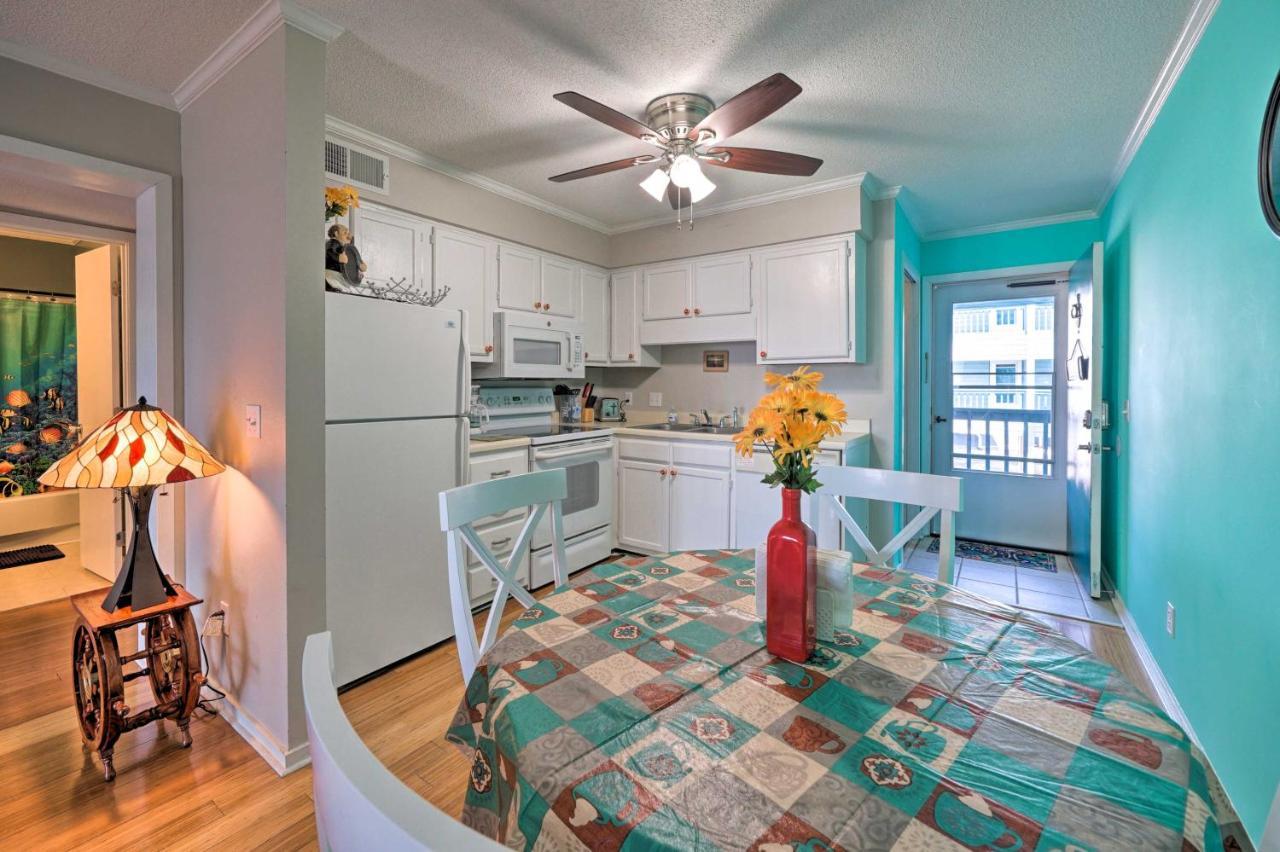 Condo With Balcony And Pool Walk To 2 Beach Accesses! 캐롤라이나비치 외부 사진