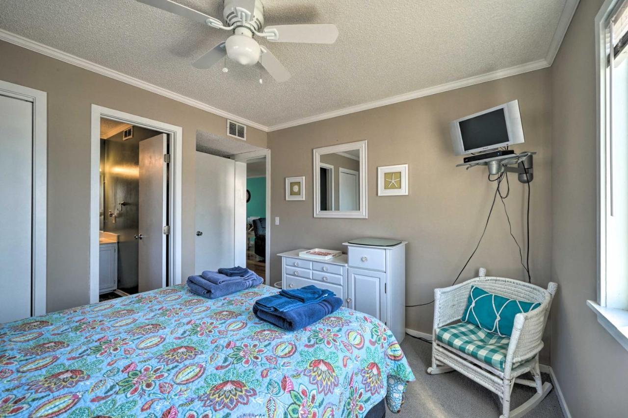 Condo With Balcony And Pool Walk To 2 Beach Accesses! 캐롤라이나비치 외부 사진
